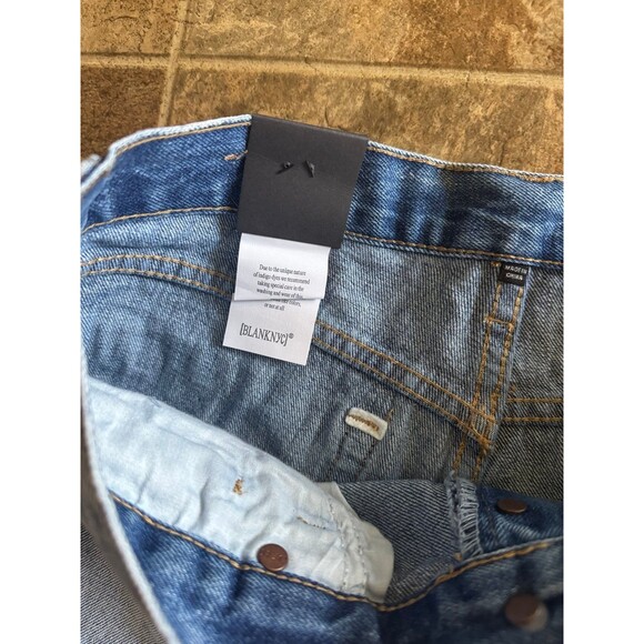 BLANKNYC Women's Hollyweird Distressed Denim Shorts Size 28 - Picture 9 of 11